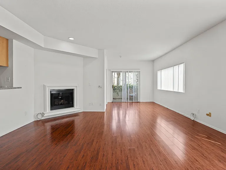 111 S Croft Ave — Photo 34