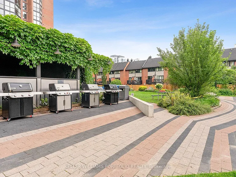 701 King St W #107 — Photo 23