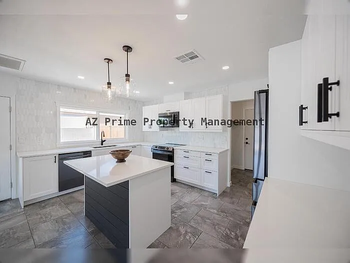 10251 N 53rd Ave — Photo 16