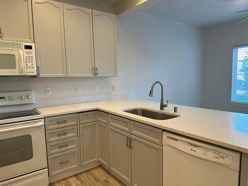 10909 Avondale Rd NE — Photo 4