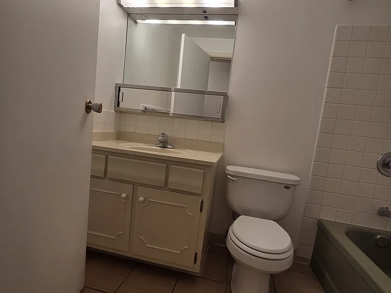 516 Bahama Ln — Photo 14
