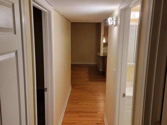 3rd image of 207-16W571 Mockingbird Ln APT 207