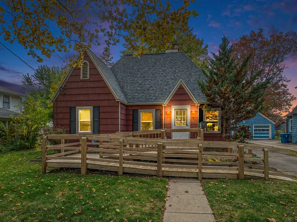 1104 Cambridge Dr, Kalamazoo, MI 49001