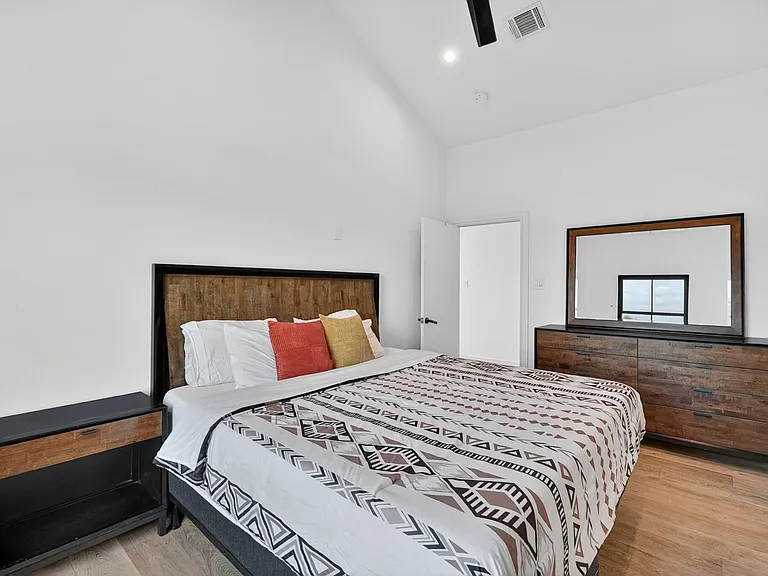 6143 Hurst St — Photo 43