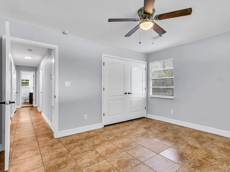 900 Carolina Dr — Photo 8
