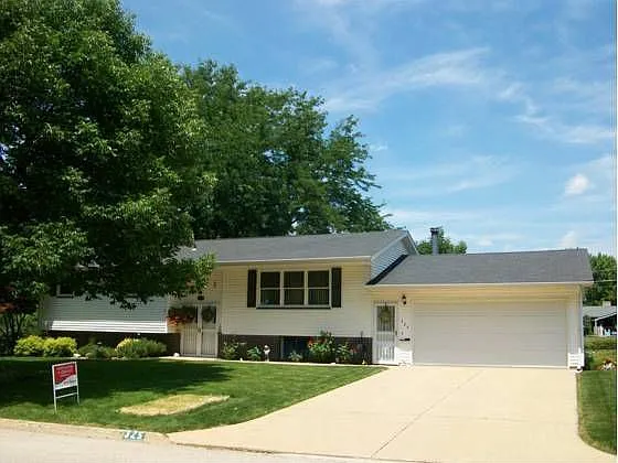 325 E Forestwood St photo 1