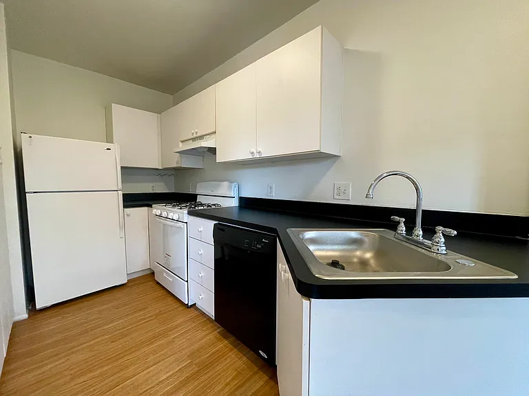 6332 N Rosebury Ave #2E — Photo 4