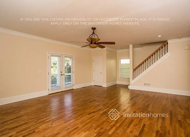 712 Connally St SE — Photo 2