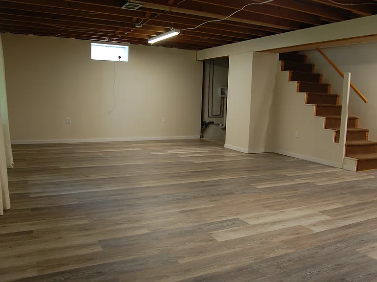 Walk-in basement with washer/dryer hookups