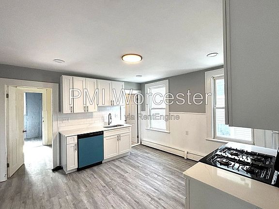 2nd image of 8 Hooper St