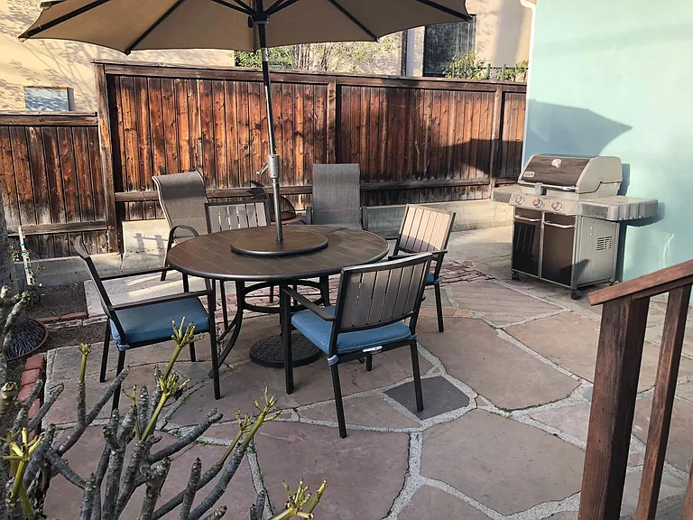 Patio nxt to deck