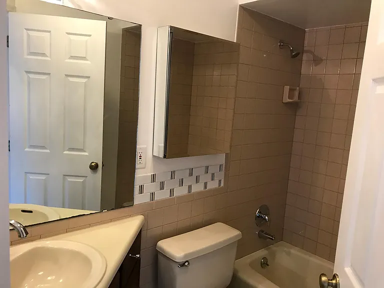 2032 N Carpenter Rd — Photo 13