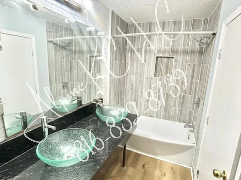 2501 Van Brunt Blvd #5 — Photo 9