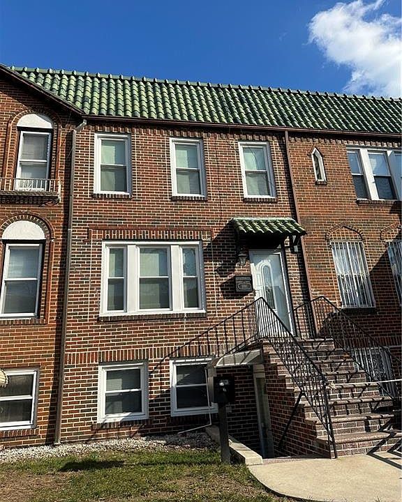 1st image of 1991 E 28th St