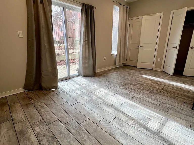 606 W Jefferson St — Photo 26