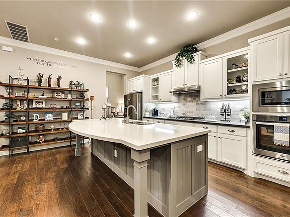 4th image of 5908 Renfrew Dr