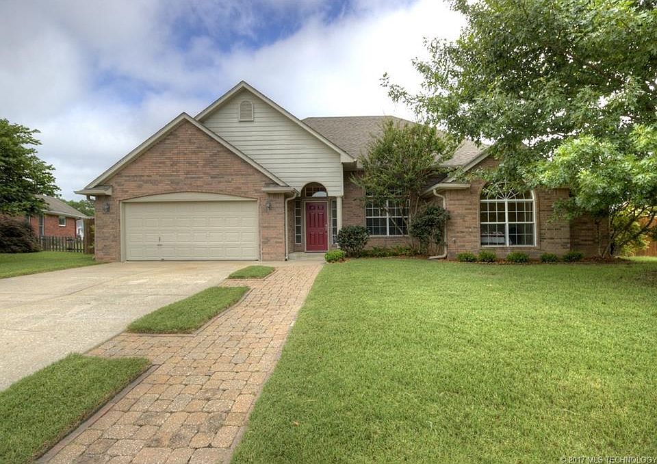 1st image of 2706 Highwood Dr