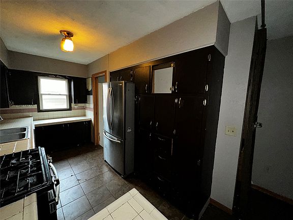 4th image of 300 1st St W