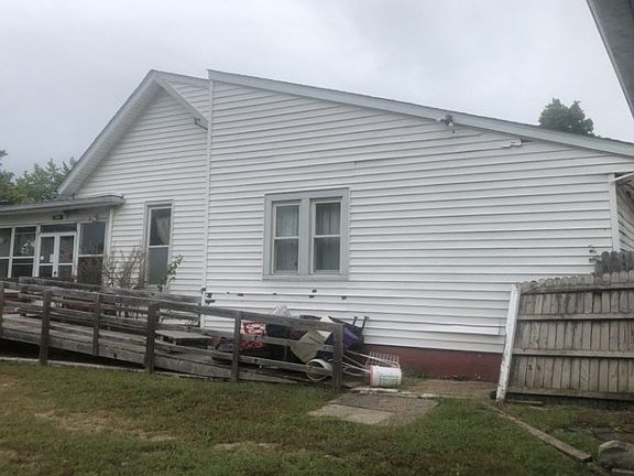 2nd image of 812 N Broadway St