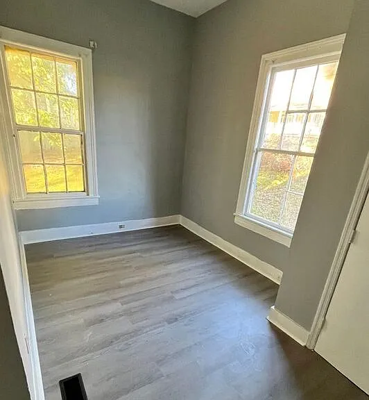 1372 Glover St — Photo 3