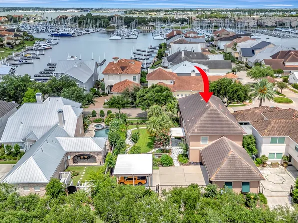 604 Harborside Way, Kemah, TX 77565