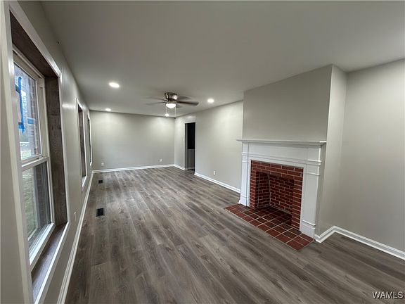 3rd image of 105 N Mobile St