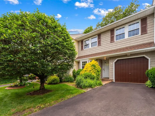 39 Aspen Drive #39, Woodbury, NY 11797