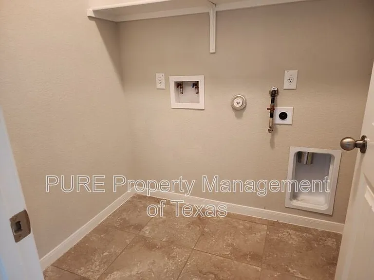1019 Granbury Cv — Photo 18