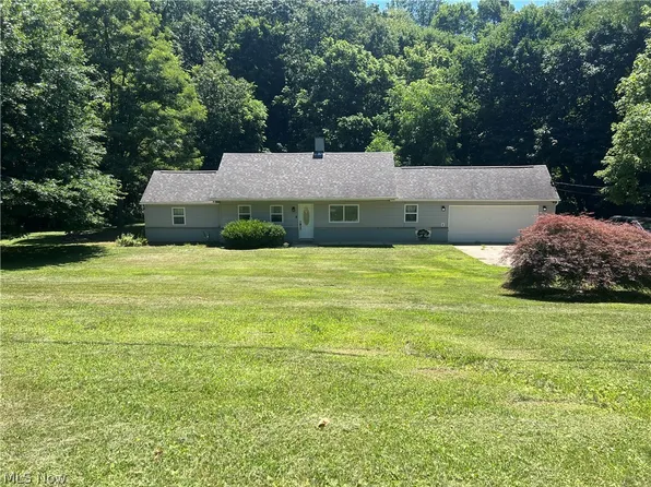 2055 Chestnut St, Coshocton, OH 43812