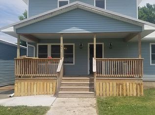 810 7th St, Belle Plaine, IA 52208