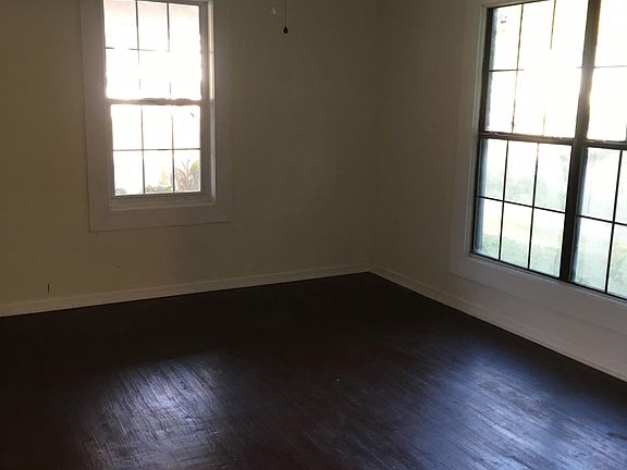 3rd image of 3465 Vernon Ave