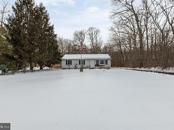 3rd image of 902 Vandyke Greenspring Rd