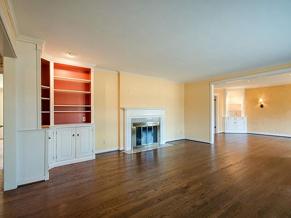 3rd image of 753 Darden Pl