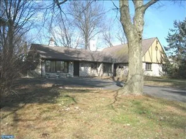 29 Sweetgum Rd, Levittown, PA 19056