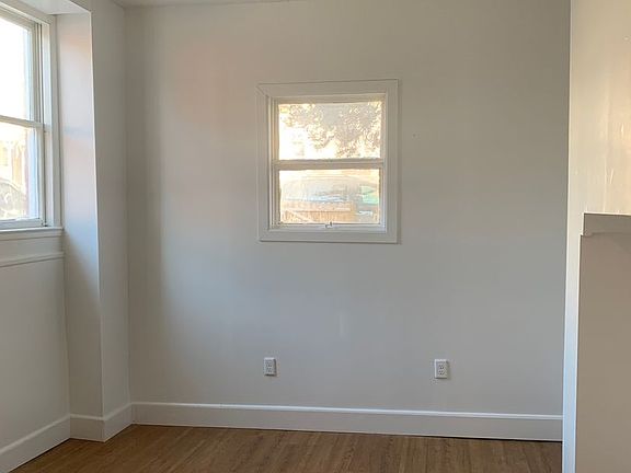 4th image of 489 W Market St #2