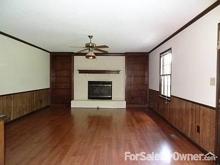 Family Room
						:
						Built-in book shelves