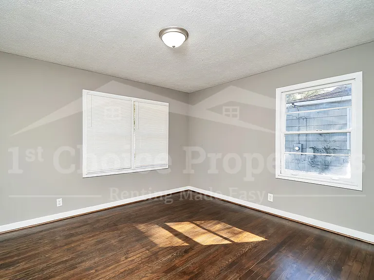 832 Alden Ave — Photo 17