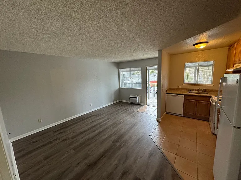 3259 Marshall Way #15 — Photo 3