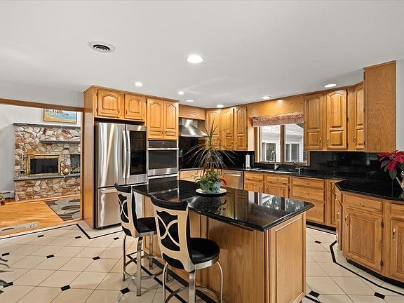4th image of 126 Sycamore Rd