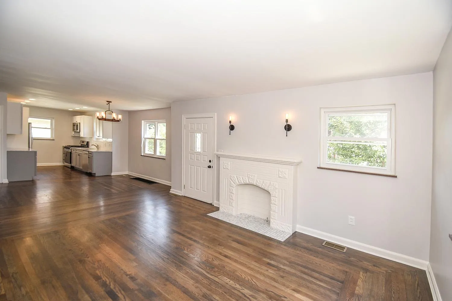 3 bed, 1819 sqft, $2,295 — Photo 4