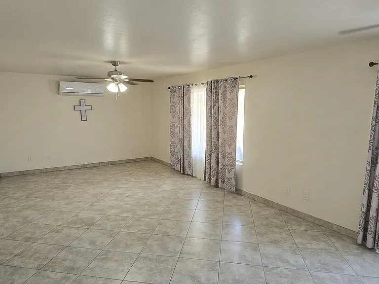 6338 W Watkins St — Photo 4