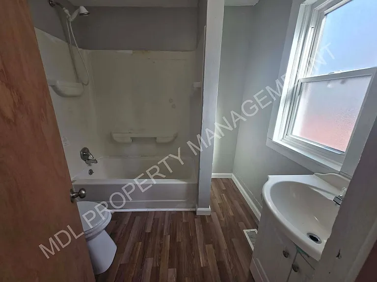 913 N Granger St — Photo 8