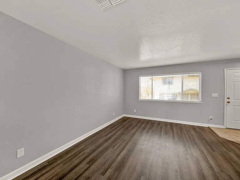 Heather Ridge Apartments — Photo 10
