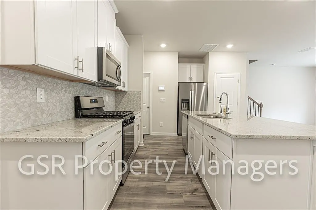 3 bed, 2.5 bath, 1618 sqft, $1,950 — Photo 4