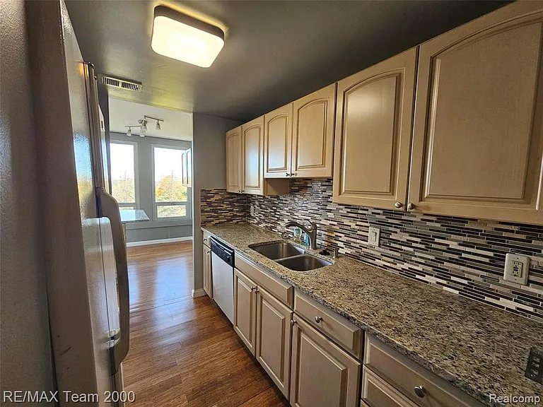 22700 Garrison St #709 — Photo 12
