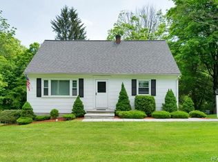 3 Dogwood Rd, Mount Kisco, NY 10549