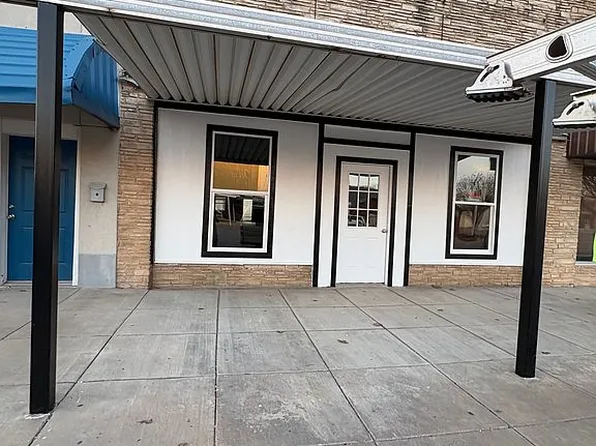 120 N Broadway St, Walters, OK 73572