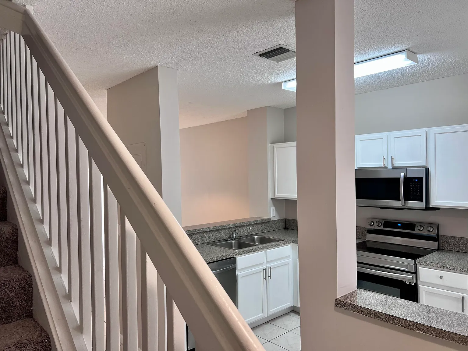 2 bed, 2.5 bath, 1188 sqft, $2,300 — Photo 4