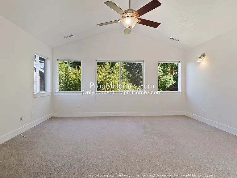 340 SW Delta Dr — Photo 11