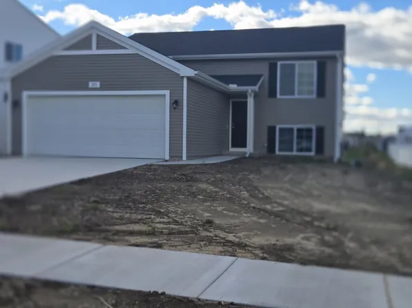 571 Snow Pine Ct NE, Cedar Springs, MI 49319